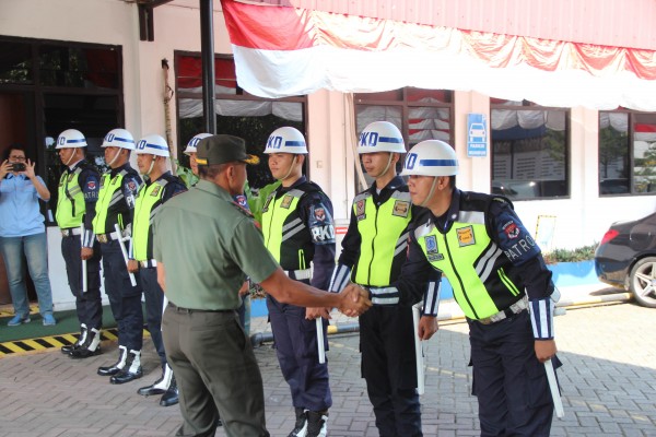 Anggota Security PT. Mega Darma Yudha Melakukan Pengamanan Kunjungan Danrem 052 WijayaKrama 